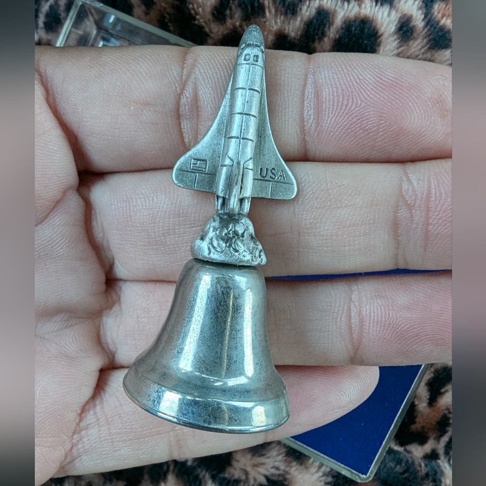 VTG 1981 COLLECTABLE SPACE SHUTTLE STEEL SILVER TONE BELL - Picture 8 of 11
